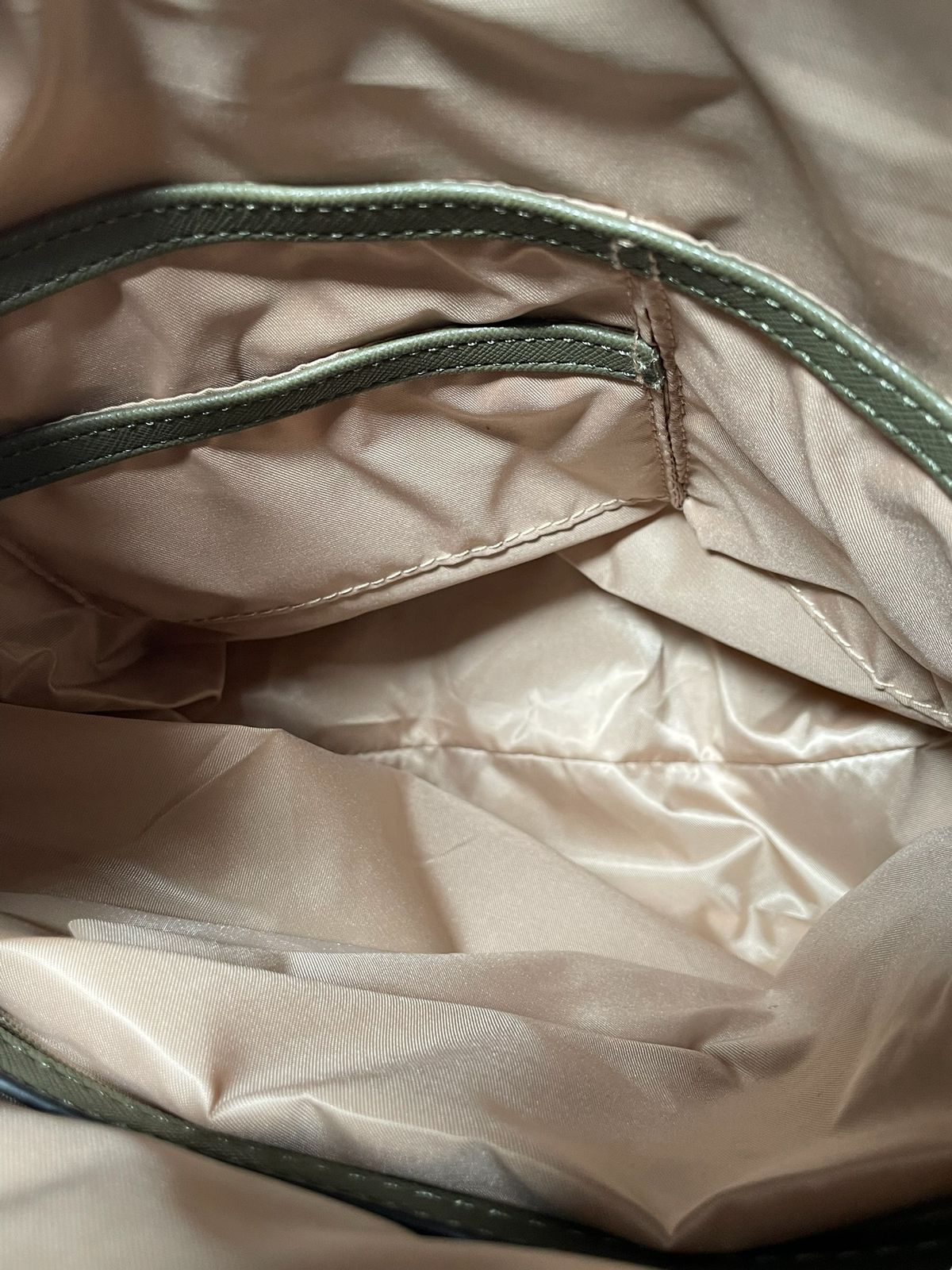 Mochila Guess Verde Militar con Rosa⭐⭐⭐⭐⭐